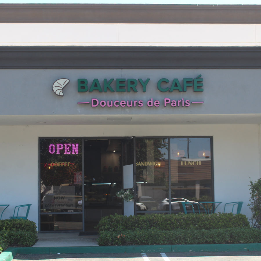 The Douceurs de Paris bakery cafe storefront
